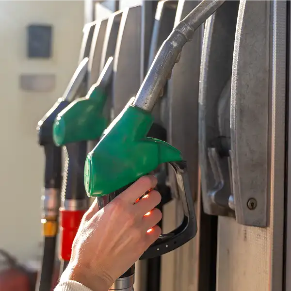 Zapfsäulen an einer Tankstelle